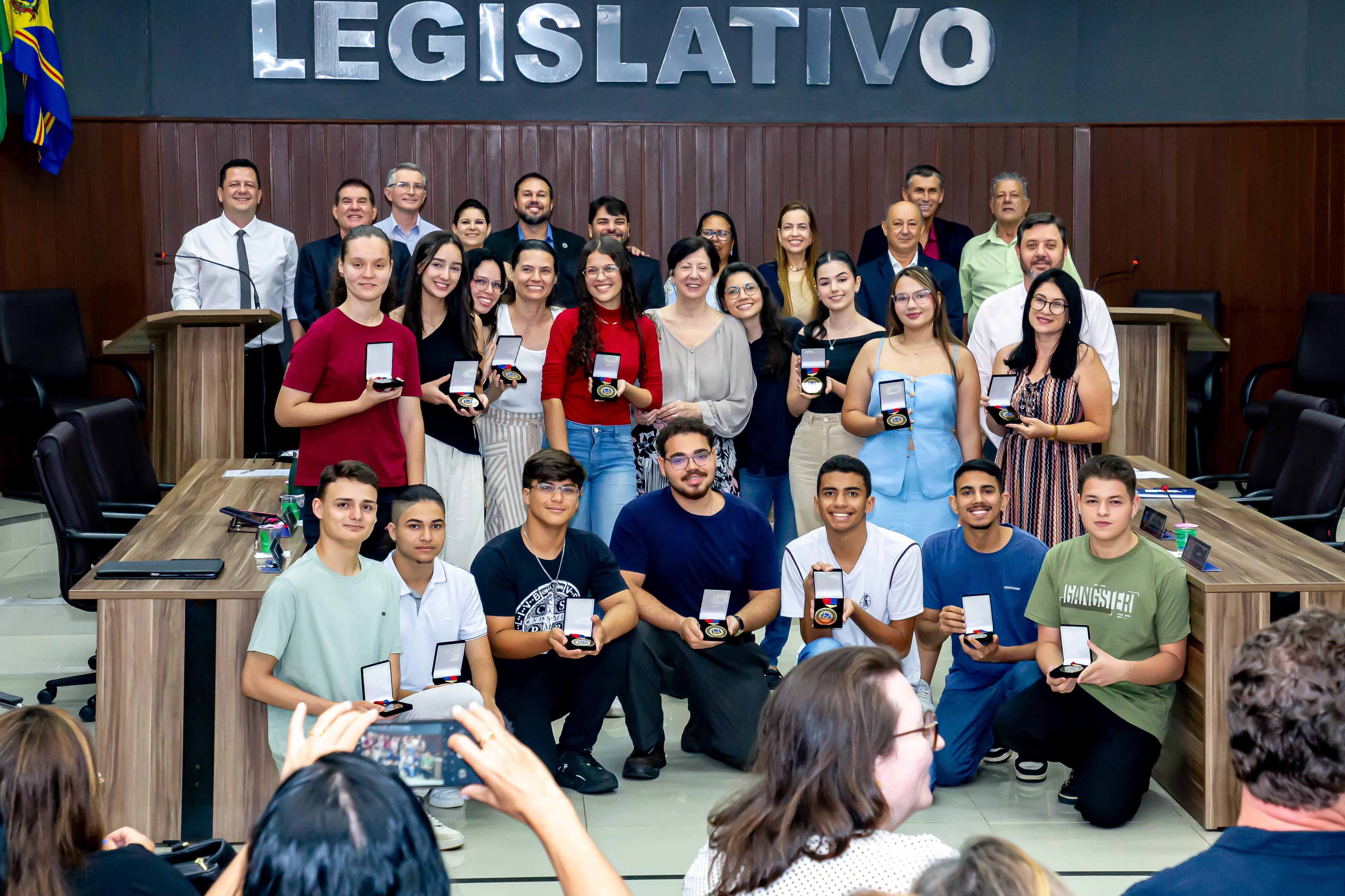 Câmara Municipal realiza Sessão Solene Medalha Legislativa Professor Nelson Moraes
