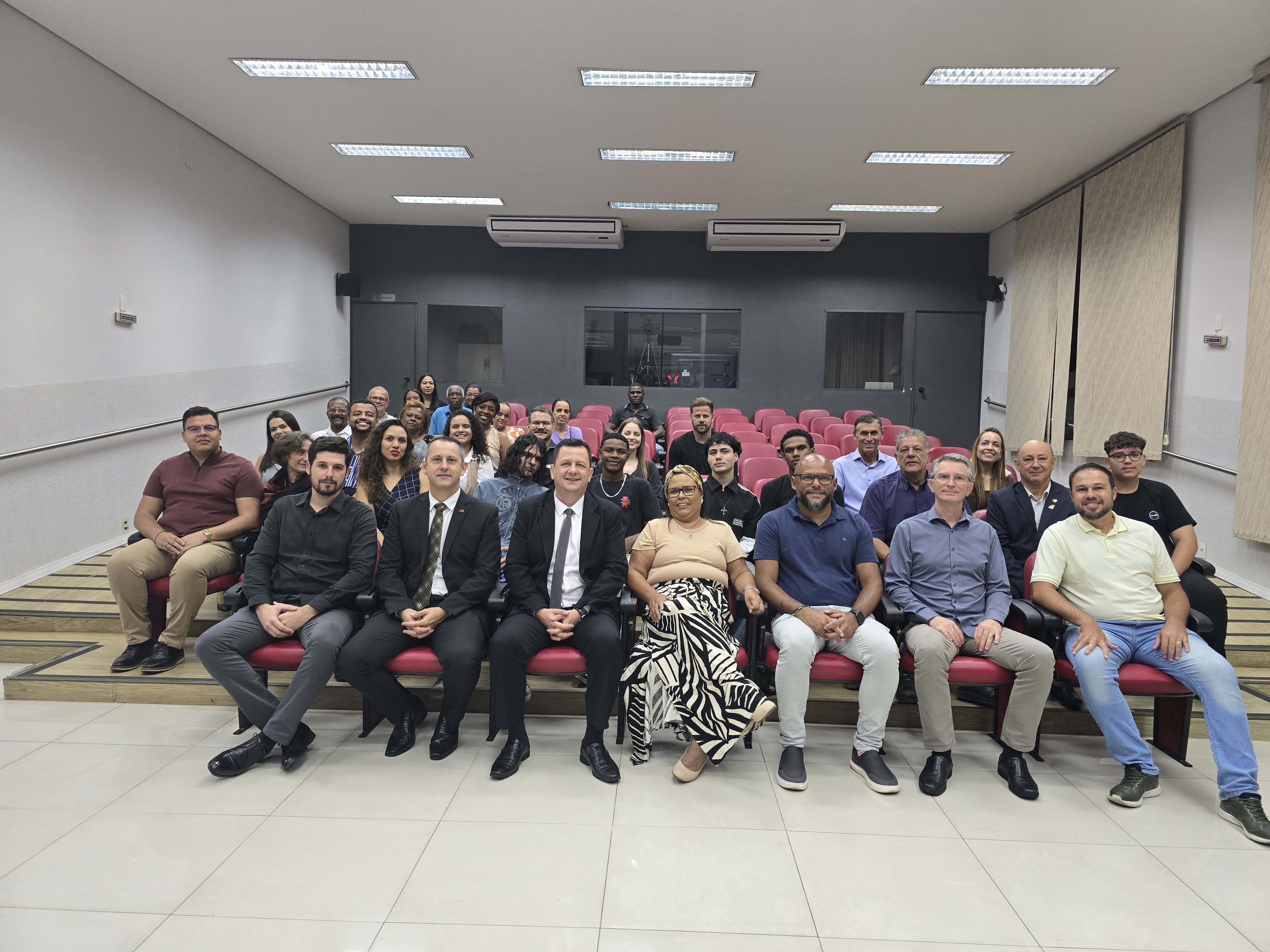 Câmara Municipal realiza Sessão Solene alusiva ao Mês da Consciência Negra 